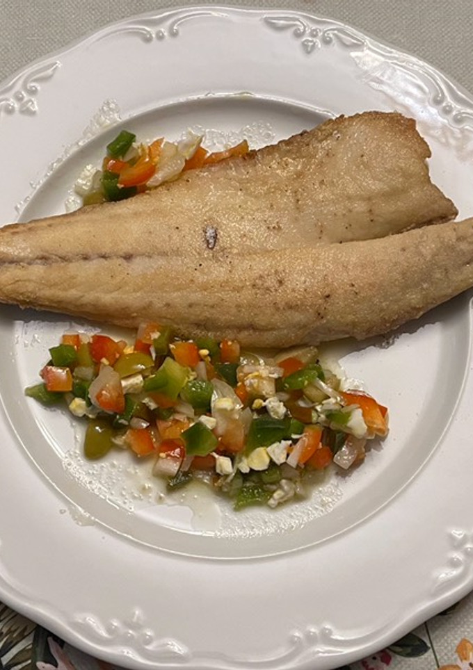 Una foto de Lubina de ración frita con vinagreta