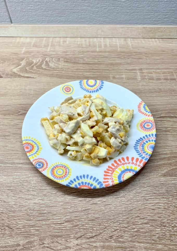Салат з куркою і ананасами