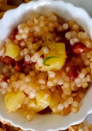 સાબુદાણા અને બટેટા ની ખીચડી (Sago Dana Bataka Khichadi Recipe In Gujarati) રેસીપી મુખ્ય ફોટો
