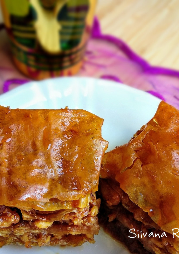 Una foto de 51. Baklava de nueces, avellanas y miel