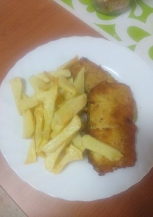 Una foto de San Jacobo de calabacín con papas fritas