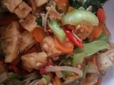 Tumis tahu dan sayuran