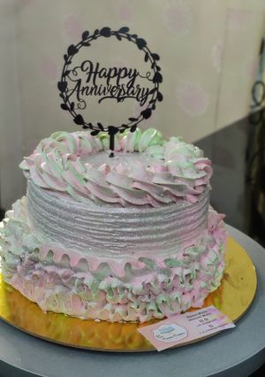 A picture of Strawberry Flavor Shimmer Cake.