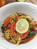 SomTam (Salad Pepaya Muda khas Thailand)