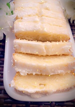 A picture of Lemon pound cake🍋💛.