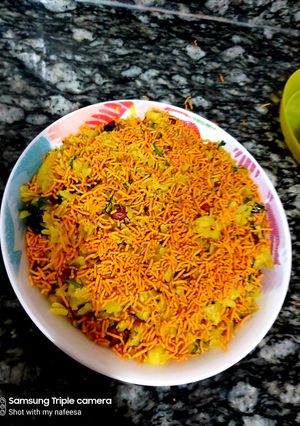 A picture of Garlic poha🤩.