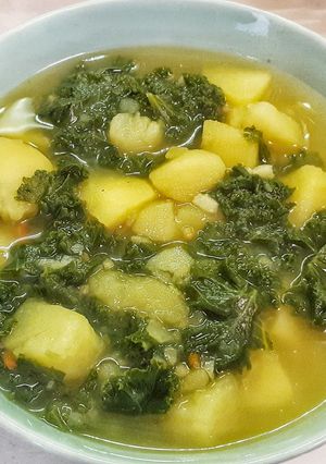 Egyszerű krumplileves fodros kellel recept fotója