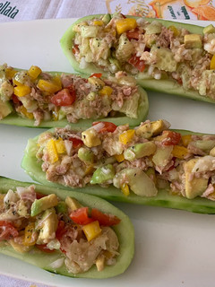 Una foto de Pepinos rellenos de atún