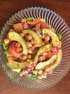 Una foto de Ensalada con garbanzos  ©