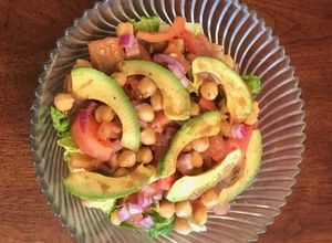 Una foto de Ensalada con garbanzos  ©