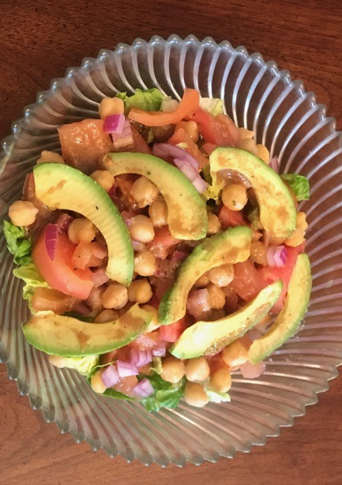 Una foto de Ensalada con garbanzos  ©