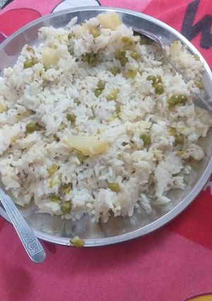A picture of Mater aloo wali rice.