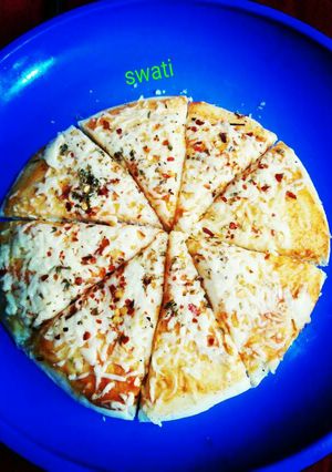 A picture of Full loaded cheese pizza.