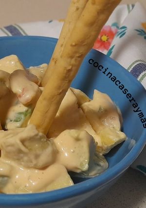 Foto principal de Ensaladilla de manzana, aguacate y gambas