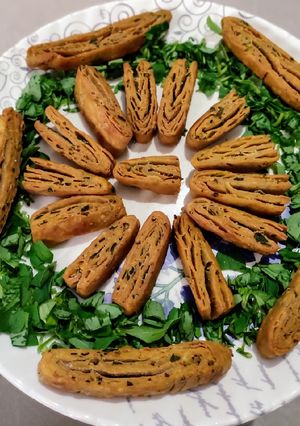 મેથી સક્કરપારા(Methi Shakkarpar Recipe in Gujarati) રેસીપી મુખ્ય ફોટો