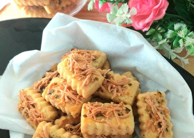 Cara Gampang Membuat 237. Garlic Cheese Oregano cookies (Kue kering) Anti Gagal