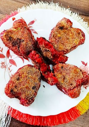 बिटरूट कटलेट (beetroot cutlet recipe in marathi) रेसिपी चे मुख्य फोटो 