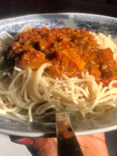 A picture of Minced meat sauce with spaghetti.