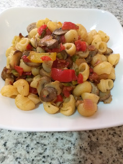 Una foto de Pasta con setas y hortalizas