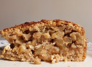 Una foto de Torta integral de manzana sin batido (con fécula de mandioca)
