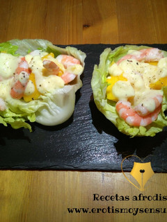 Una foto de Ensalada afrodisíaca de langostinos y mango