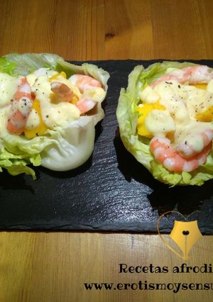 Una foto de Ensalada afrodisíaca de langostinos y mango