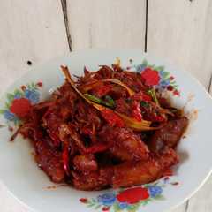 A picture of Sambal cumi asin.