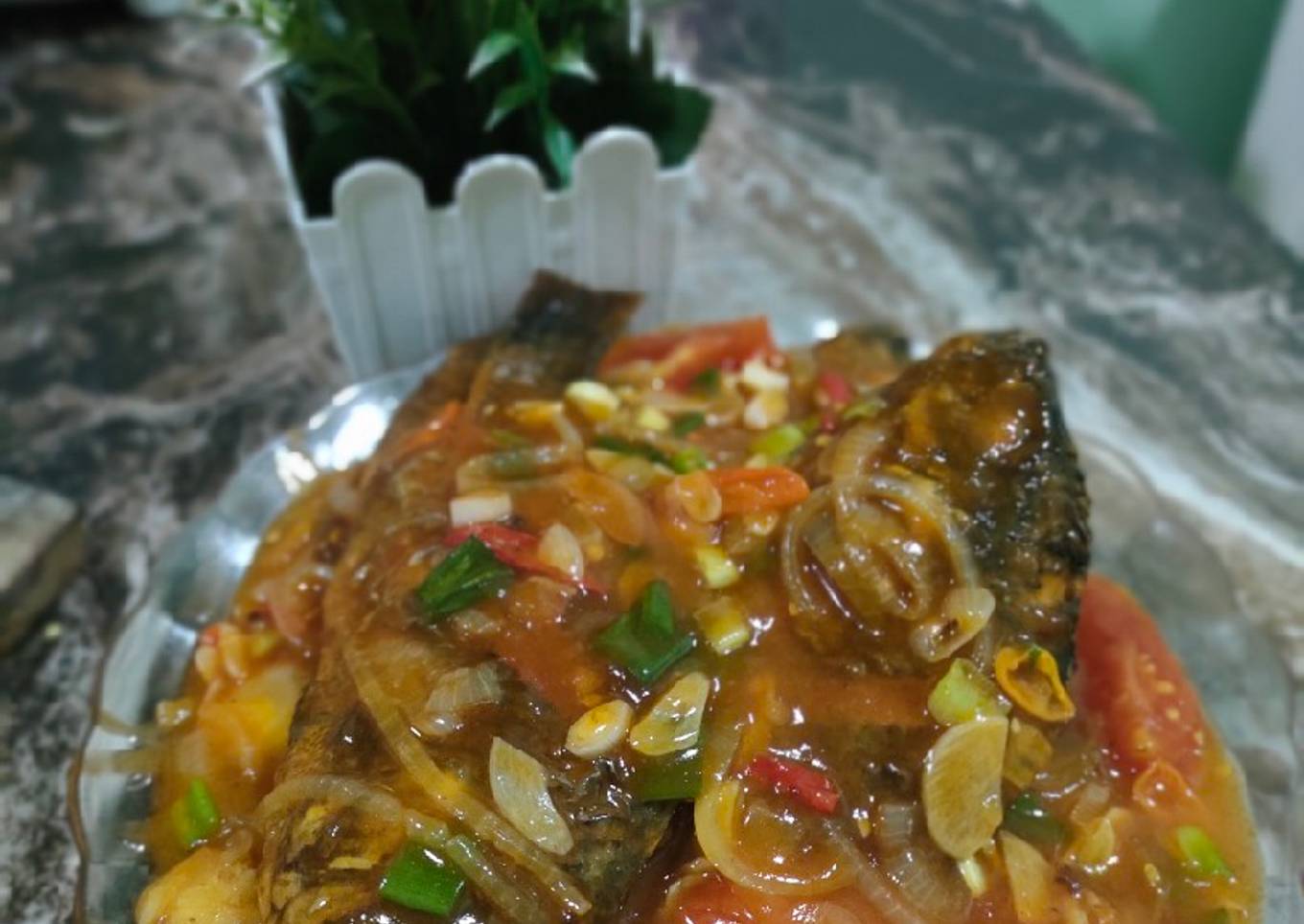 Ikan mujair asam manis
