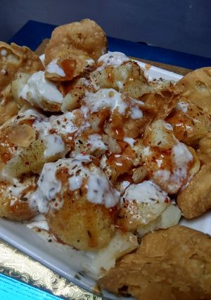 A picture of Dahi Bhalle.