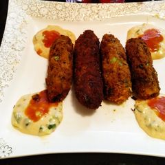 A picture of PeriPeri corn cheeserolls.