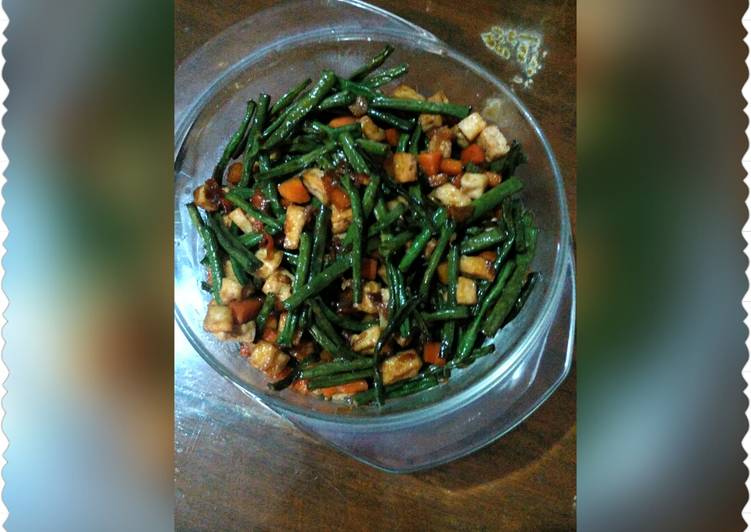 Oseng kacang panjang featuring tahu lembang + wortel
