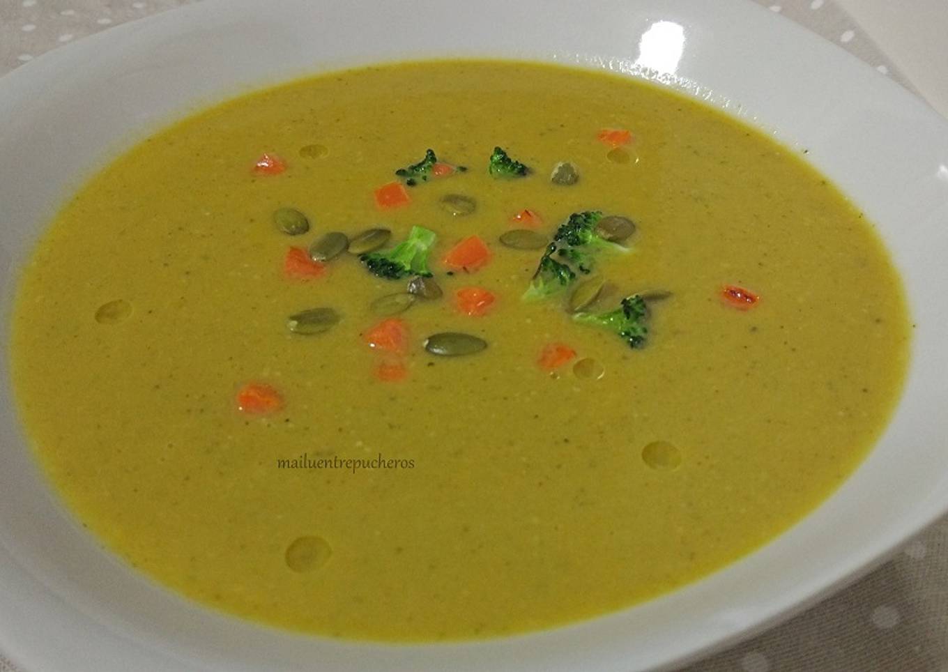 Crema de brécol con semillas de calabaza