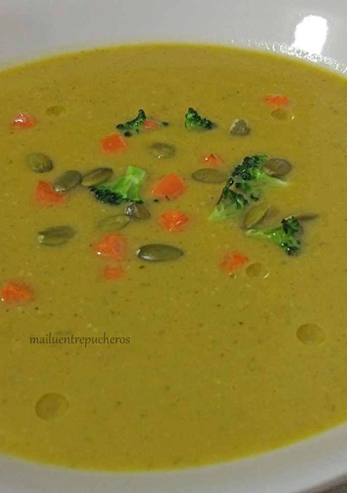 Una foto de Crema de brécol con semillas de calabaza