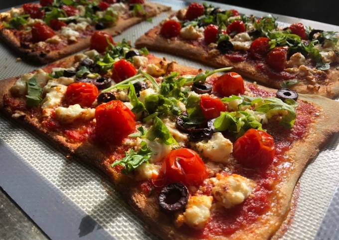 Mediterranean pizza in 15 minutes