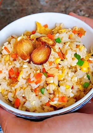 รูปของ ข้าวผัดกระเทียม ง่ายๆ บ้านๆ แต่อร่อยและอิ่มมาก