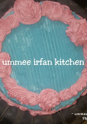 A picture of Buttercream icing.