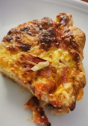 Une photo de Quiche tomate, jambon et vache qui rit