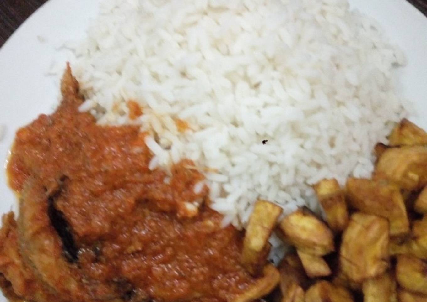 White rice with dryfish stew/ plaintain