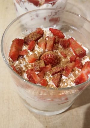 Una foto de Fresas con nata y canela