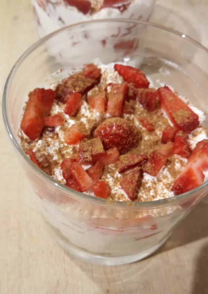 Una foto de Fresas con nata y canela