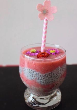 A picture of Strawberry Watermelon chia pudding smoothie.