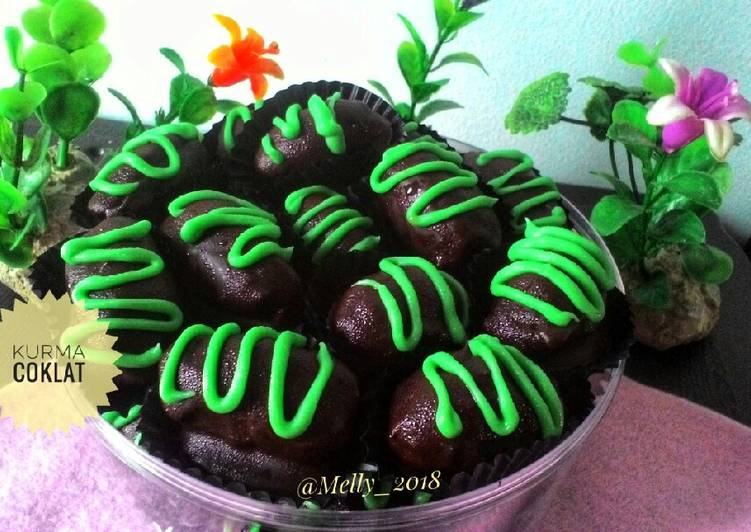 12.Kurma Coklat isi Kacang Mede