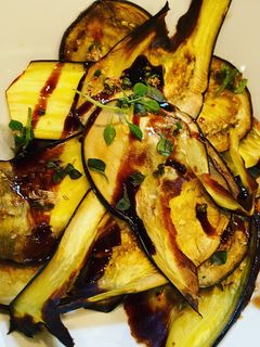 Une photo de Aubergines grillées au basilic