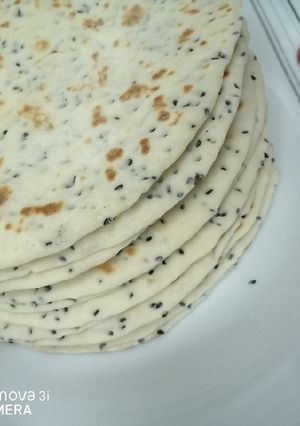 A picture of Saj Kubus with Black pill seeds.