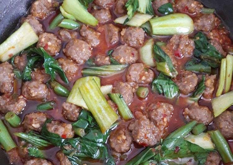 Sambel Goreng Bola-bola Daging mixed pokchoy
