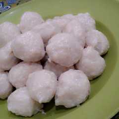 A picture of Bakso ayam kenyal.