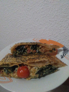 Una foto de Empanada de bacon, espinacas y cherrys sin gluten
