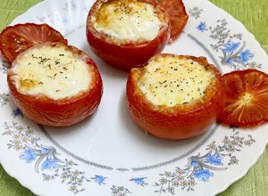 Foto principal de Tomates rellenos de huevo y queso al horno