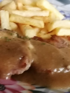 Una foto de Chuletas 🥩 en salsa de manzanas 🍏