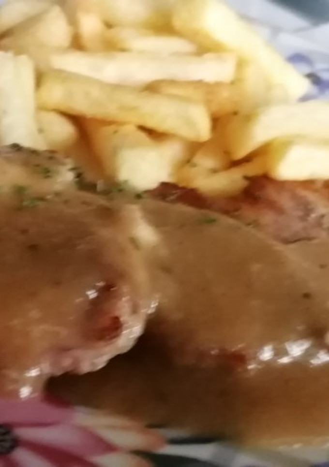 Una foto de Chuletas 🥩 en salsa de manzanas 🍏